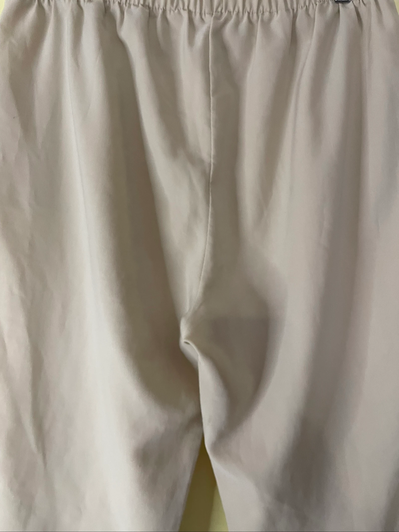 Beige wijde broek met elastische taille en grote zakken – photo 6